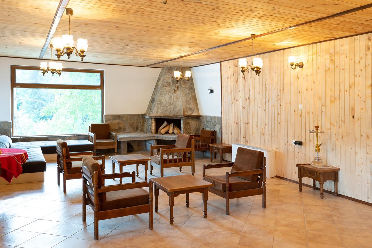Guest Houses Apriltsi Kravenik Eksteriør bilde